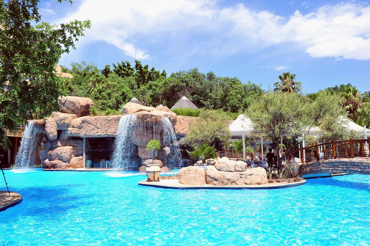 Bush Bungalows At Sun City Resort Rustenburg Exteriör bild